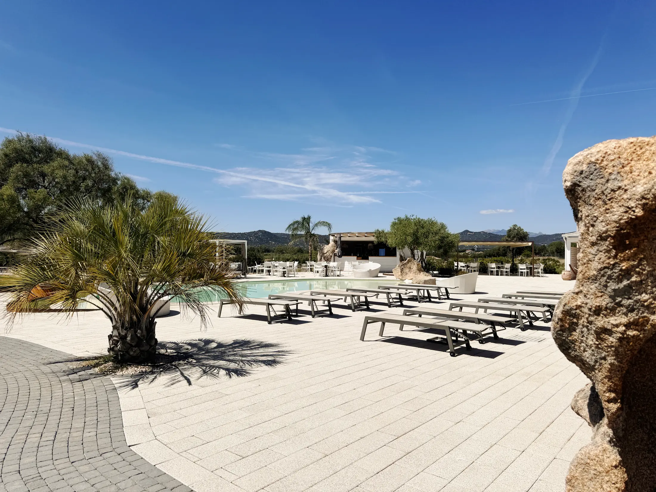 Su Entu Boutique Hotel — vista della struttura al tramonto